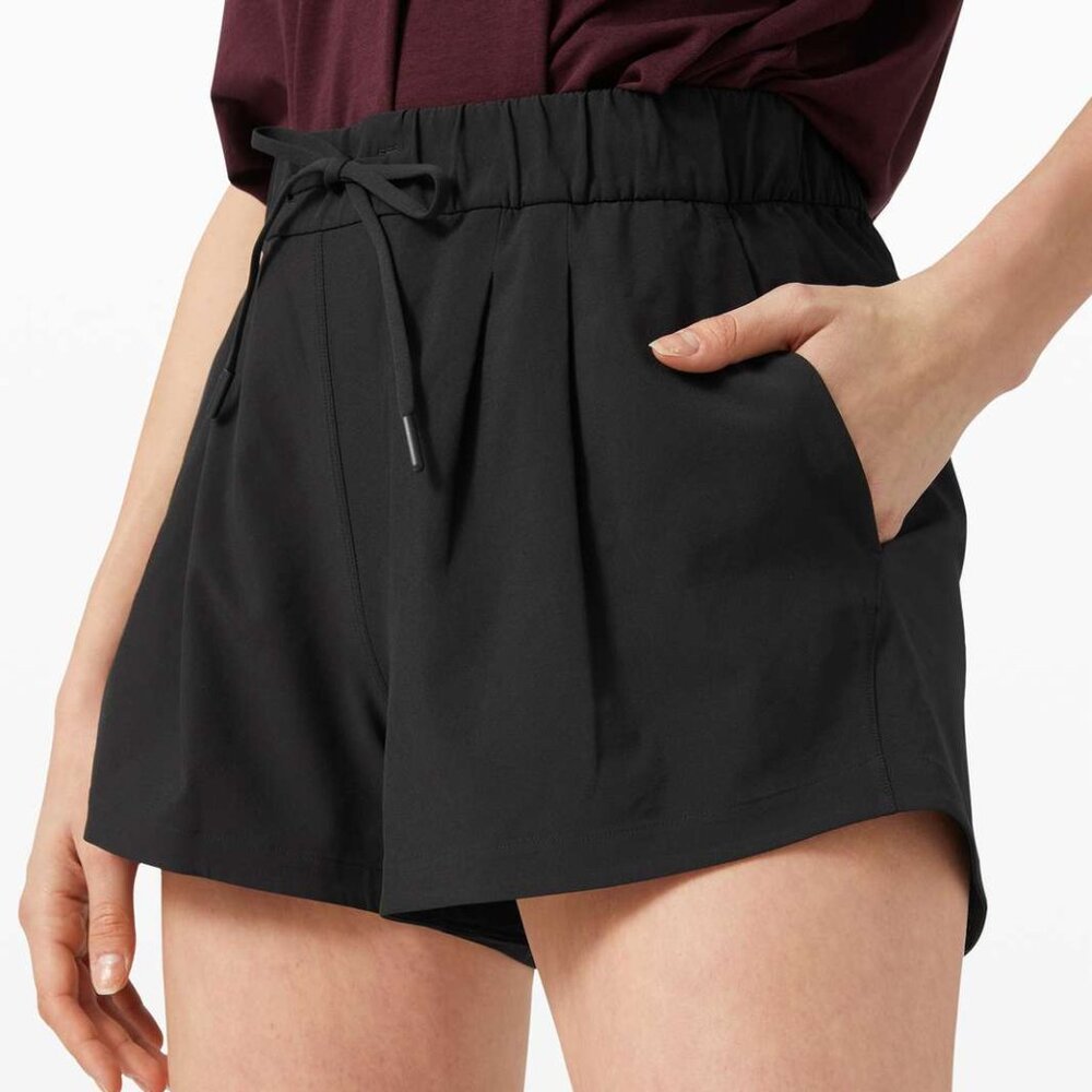 Lululemon Stroll at Sundown Short 3” Swift Fabric - Black - Size 6